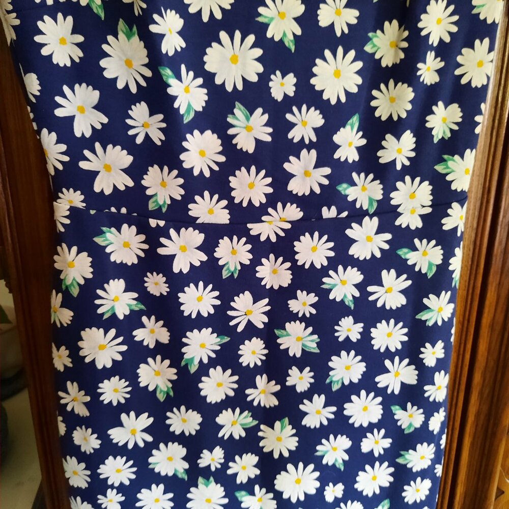 Old Navy Printed Ponte-Knit Sheath Dress - Navy Daisy Print, Size XS - Picture 5 of 16